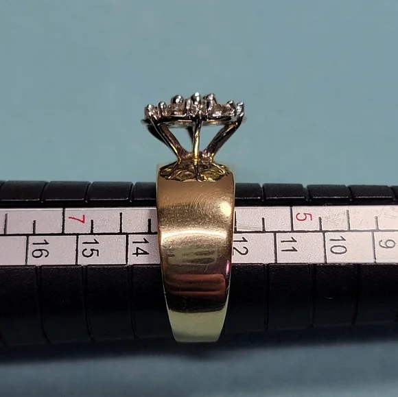 Stunning Vintage 14K & Diamond Cluster Ring - Picture 4 of 6